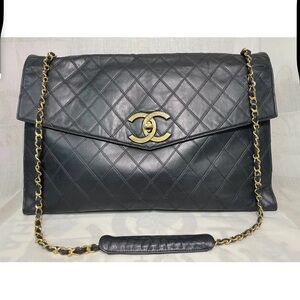 Authentic Chanel  black leather shoulder bag